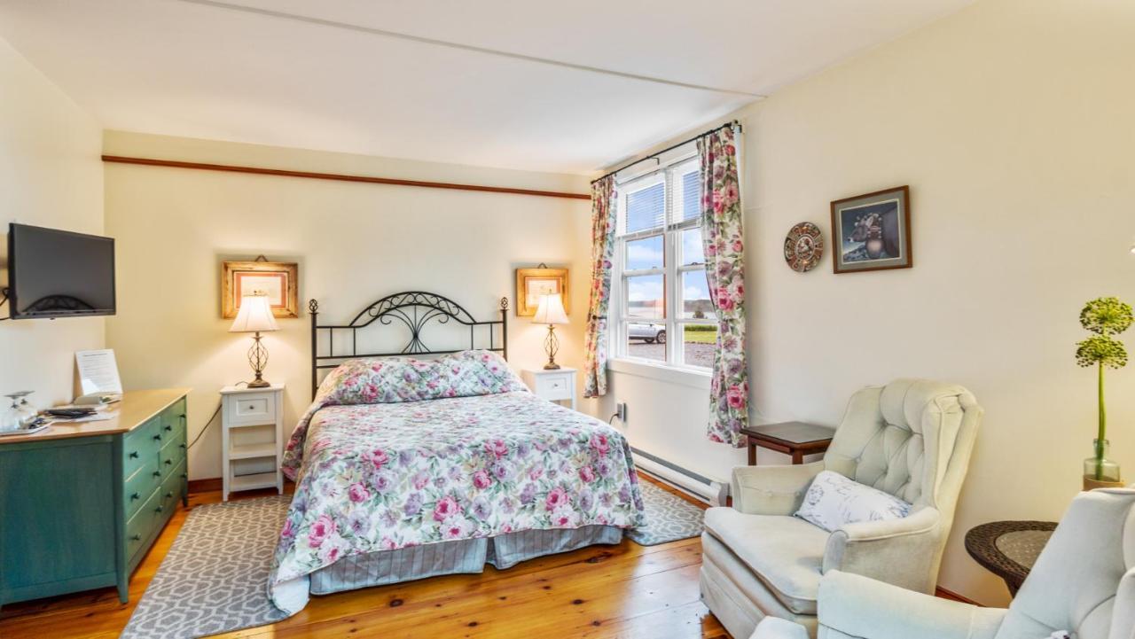 ماهوني باي Bayview Pines Country Inn B&B المظهر الخارجي الصورة
